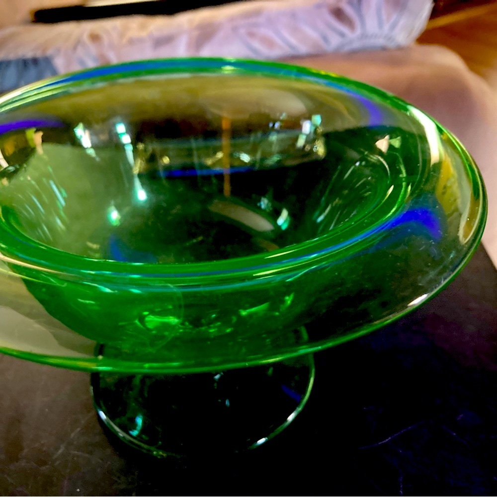 VINTAGE SMALL URANIUM GLASS CANDY DISH.